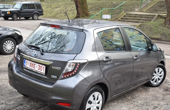 Toyota Yaris cena 33900 przebieg: 240000, rok produkcji 2013 z Gdańsk małe 79